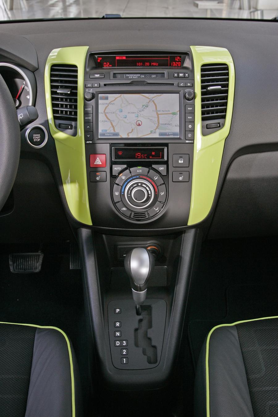  Kia Venga 2010 года  (фото 53 из 199)